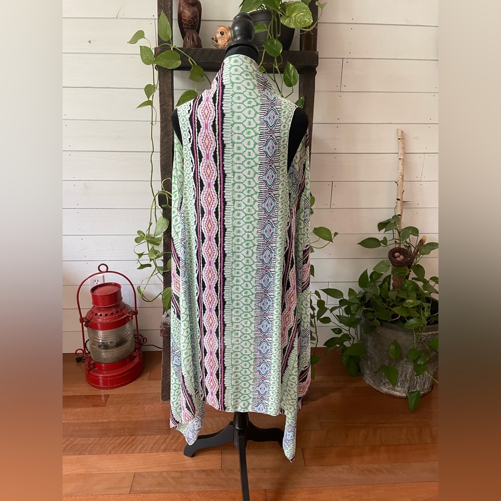 Long Flowy Aztec Pattern Vest - Picture 14 of 17